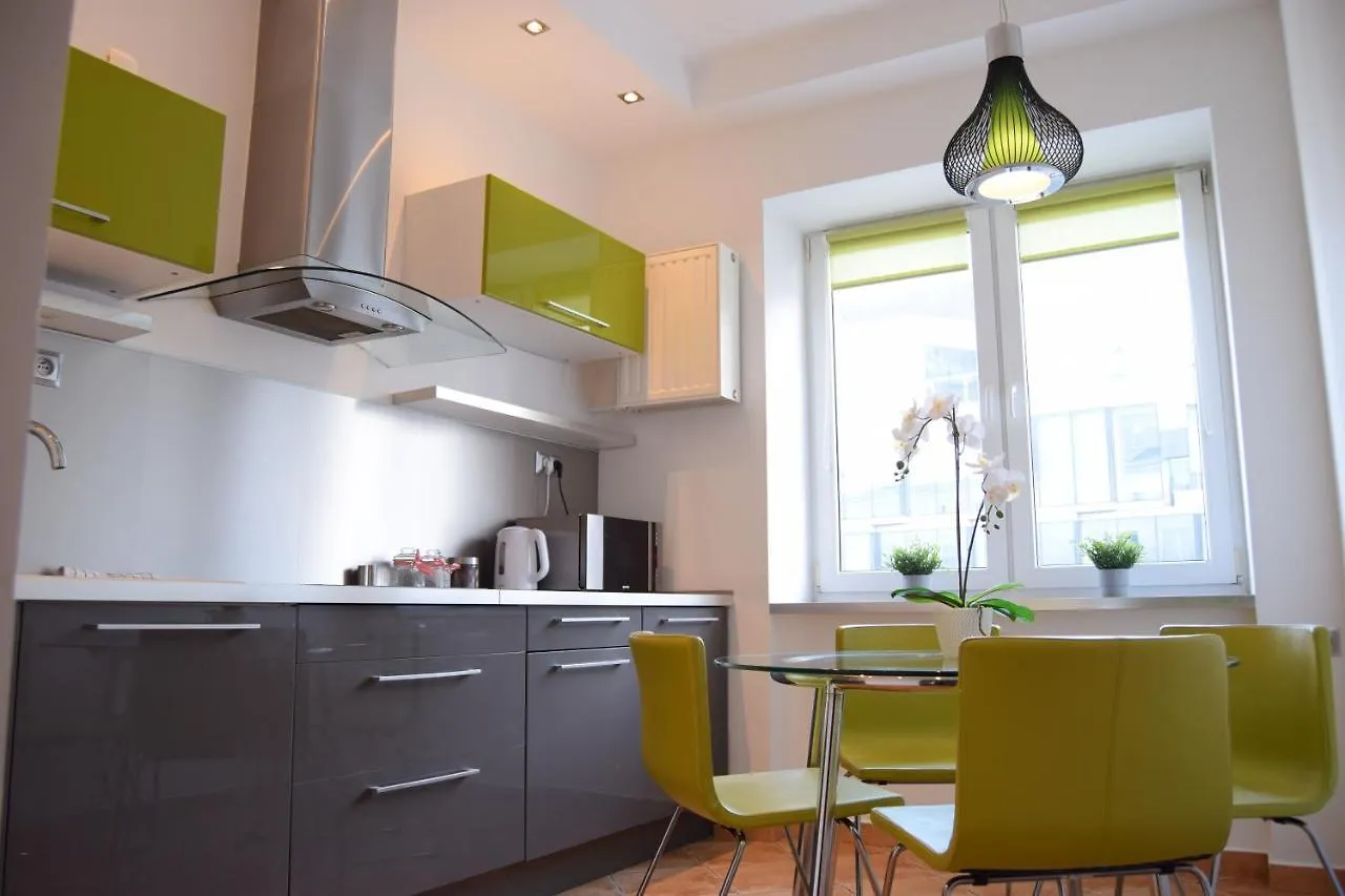 Be My Guest - Krucza Elegant Apartment - Rondo De Gaulle'A Center Of Warsaw Metro Wi-Fi Breakfast